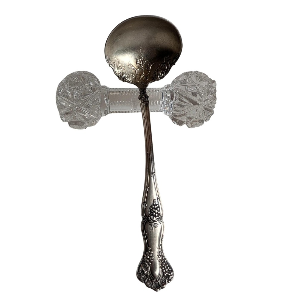 Antique 1847 Rogers Bros "Vintage" (1904) Grape Pattern Silverplate Gravy Ladle